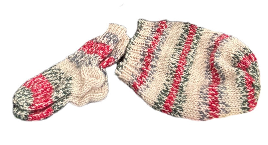 Sonstiges - Kopfumfang 26 cm - Mütze mit Söckchen (02/28)